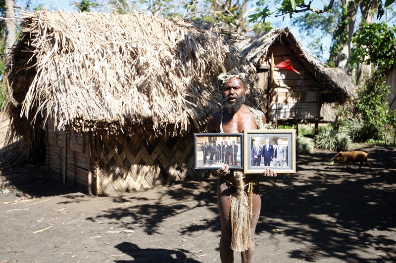 Βανουάτου: Φυλή στα νησιά προσεύχεται στο θεό της, πρίγκιπα Φίλιππο της Βρετανίας