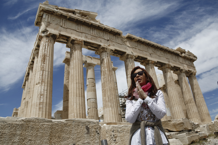 Εντυπωσιασμένη από την Ακρόπολη η Κίρχνερ (Photos)