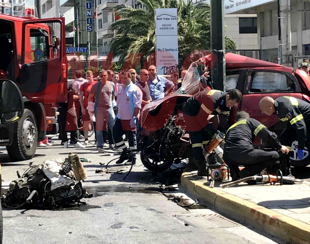 Σοβαρό τροχαίο στη Συγγρού (Photos)