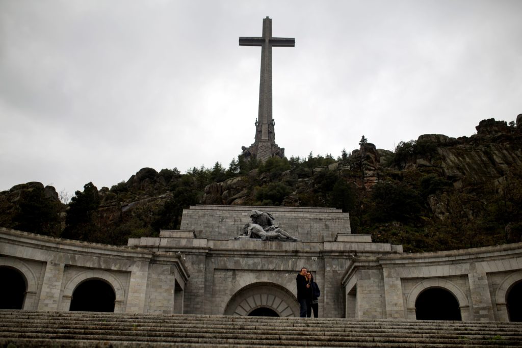 Ισπανία: Βουλευτές ζητούν εκταφή και απομάκρυνση του Φράνκο από το μαυσωλείο