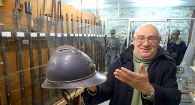 Γαλλία: 7 τόνους όπλα άφησε «κληρονομιά» πρόεδρος «μουσείου… ειρήνης»