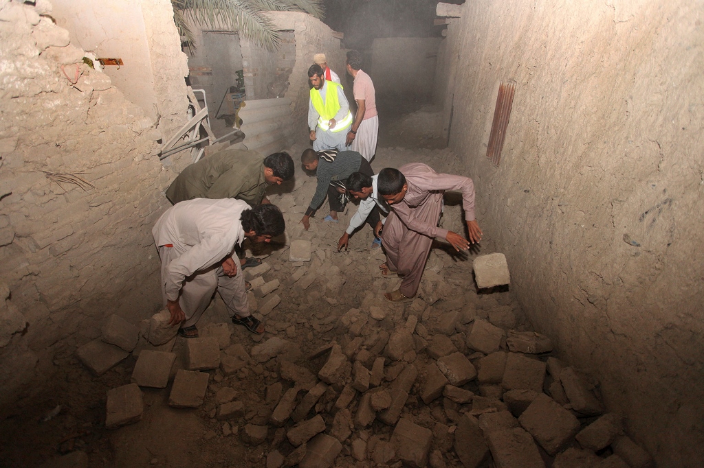 Ιράν: Νεκροί και τραυματίες από το σεισμό 5,7 Ρίχτερ