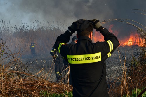 Ένας νεκρός από την πυρκαγιά στους Αγίους Θεοδώρους