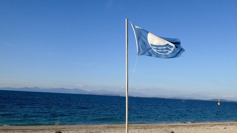 Δεύτερη η Ελλάδα παγκοσμίως στις «γαλάζιες σημαίες»