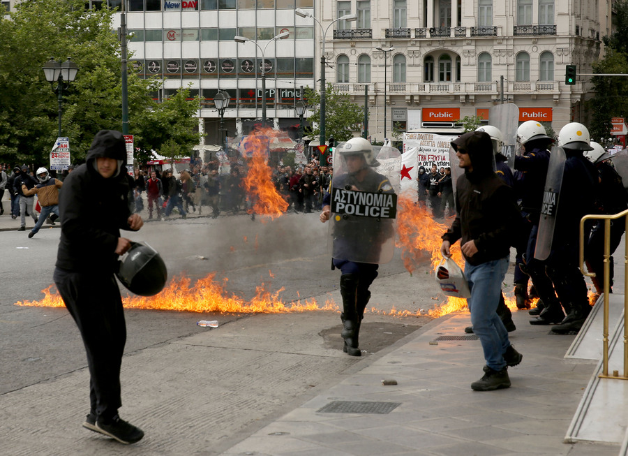 Αθήνα: Επεισόδια μετά το τέλος της πορείας (Video-Photos)