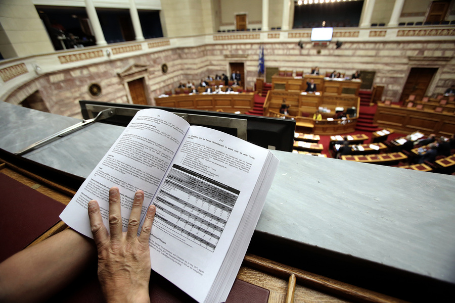 Τι κερδίζουν οι ένστολοι – Αλλαγές στο νομοσχέδιο την τελευταία στιγμή