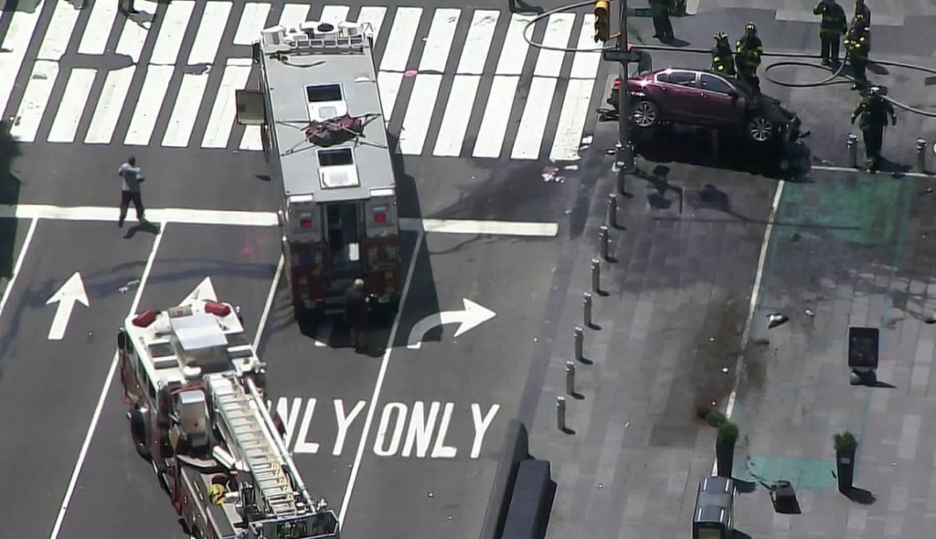 Τρόμος στη Νέα Υόρκη: Δύο αυτοκίνητα έπεσαν πάνω σε πεζούς – Δύο νεκροί (Video)