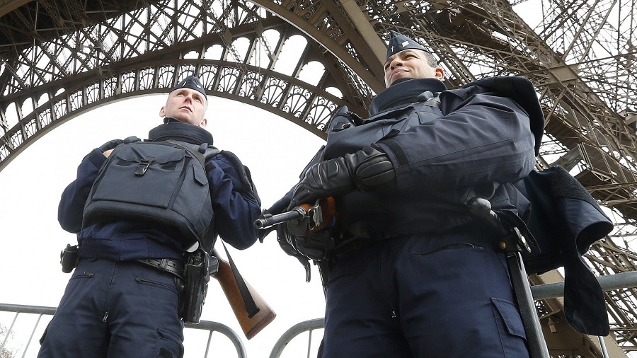 Μεσίστιες αύριο οι σημαίες στη Γαλλία – Ενισχύονται τα μέτρα ασφαλείας