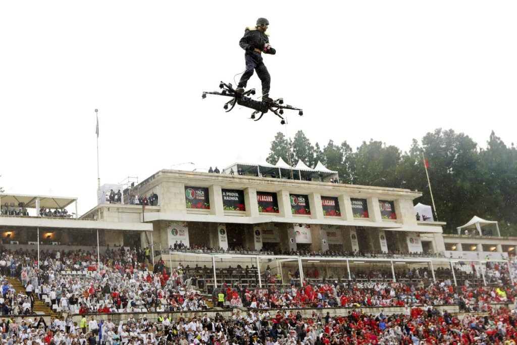 Πορτογαλία: Όταν η μπάλα του τελικού έρχεται με επανδρωμένο drone! (Video)