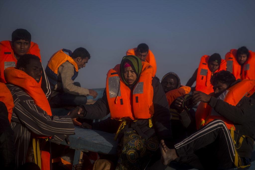 Ιταλία: Δεκάδες μετανάστες πνίγηκαν ή ποδοπατήθηκαν