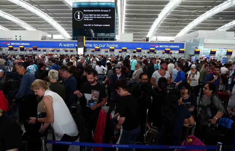 Τερέζα Μέι σε British Airways: Αποζημιώστε τους επιβάτες