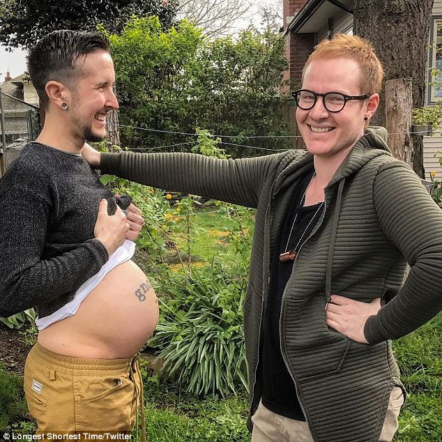 Γκέι ζευγάρι περιμένει το πρώτο του βιολογικό παιδί (Photos+Video)