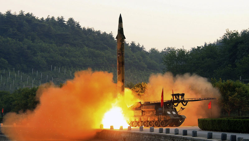 Βόρεια Κορέα: Νέες δοκιμές με εκτοξεύσεις πολλών πυραύλων