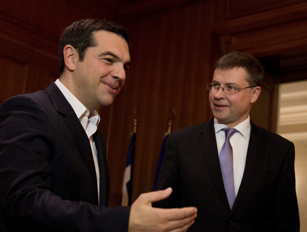 Ντομπρόβσκις, Μοσκοβισί και Βίζερ υπέρ της Ελλάδας