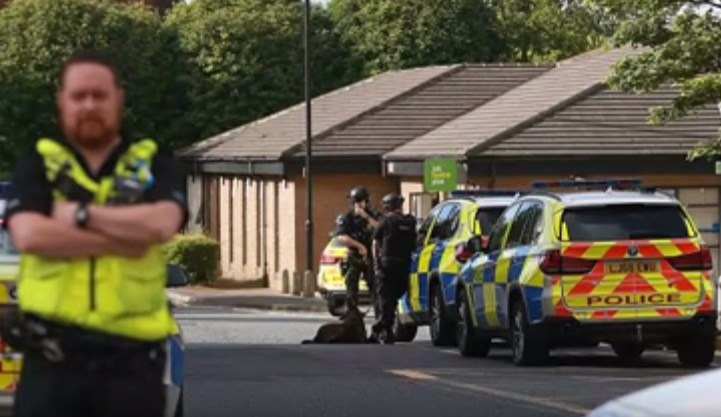 Βρετανία: Οπλισμένος με μαχαίρι κρατάει ομήρους σε κέντρο εύρεσης εργασίας στο Νιούκαστλ (Photo)