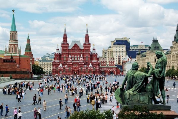 Ρωσία: Οικονομικοί λόγοι κλείνουν καθημερινά 10 σημεία πώλησης Τύπου