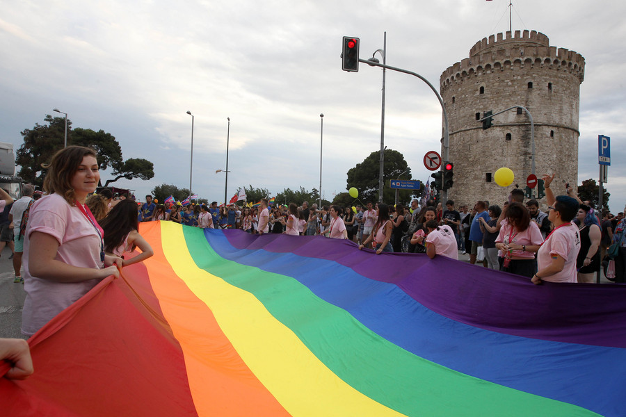 Χιλιάδες στην παρέλαση περηφάνιας