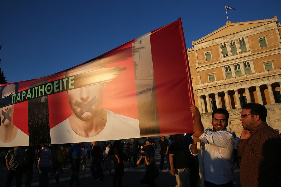 Χωρίς κόσμο και παλμό η συγκέντρωση των «Παραιτηθείτε» (Photos)