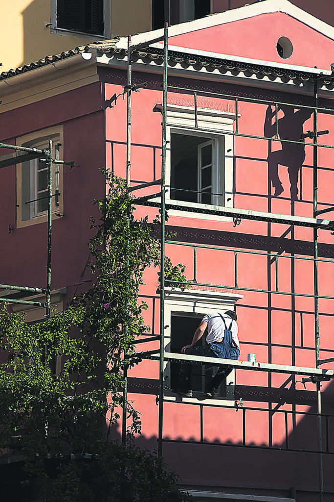 Τέλος οι ειδικές άδειες για μικροεργασίες και επισκευές