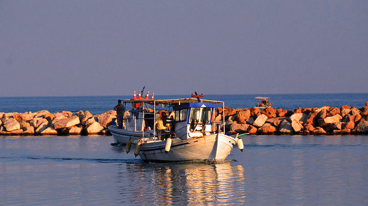 Τουρκικό σκάφος παρενόχλησε Ελληνοκύπριους ψαράδες