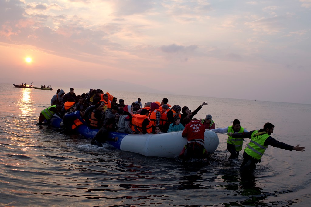 Κάρπαθος: Σκάφος με 120 πρόσφυγες κατέπλευσε στο λιμάνι
