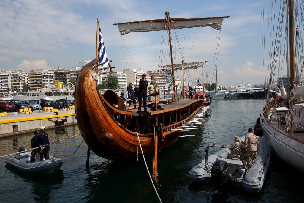 Και επιβάτες παίρνει η τριήρης “Ολυμπιάς”