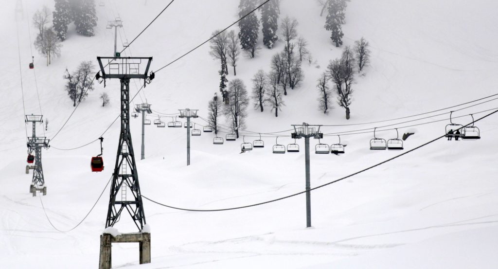 Επτά νεκροί σε χιονοδρομικό κέντρο στο Κασμίρ