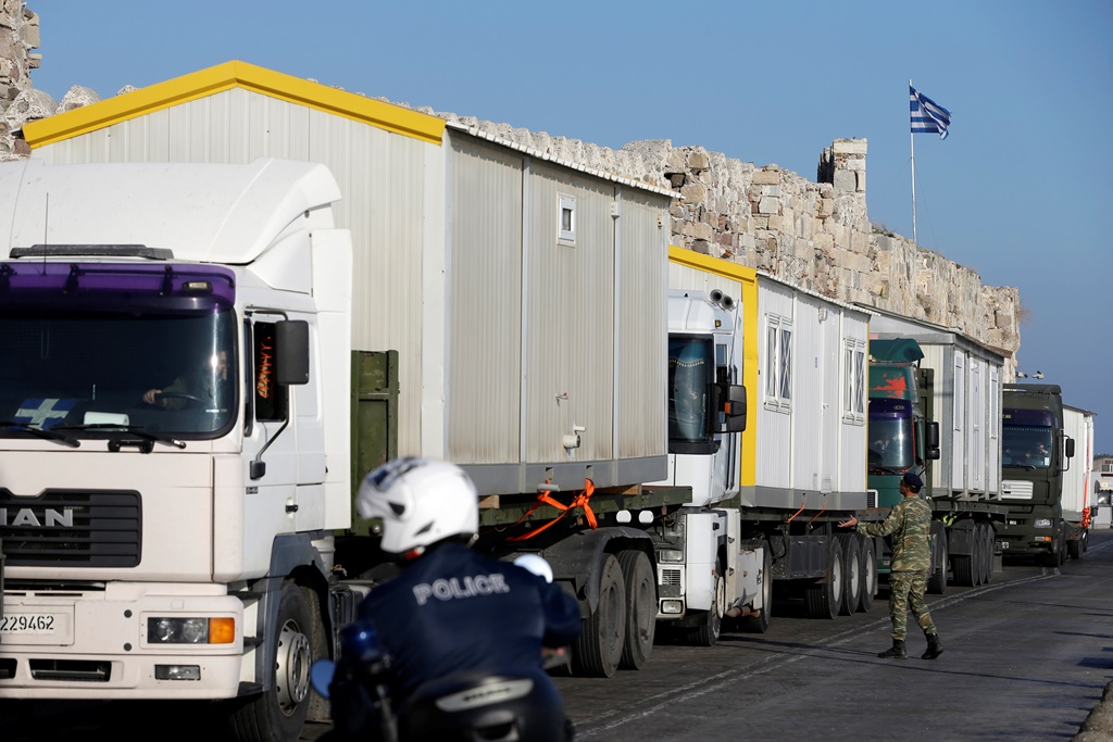 Σοβαρός τραυματισμός μετανάστη κρυμμένου σε άξονα φορτηγού