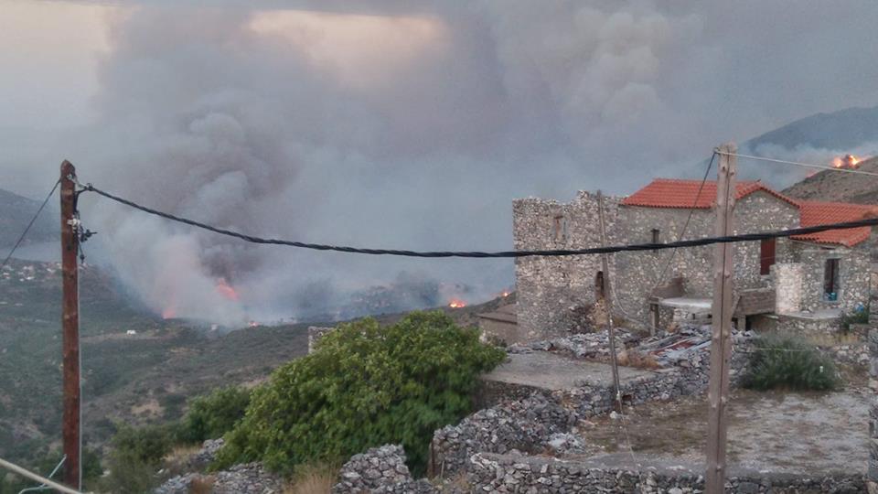 Αγωνία για τη φωτιά στην Ανατολική Μάνη – Σε εξέλιξη πυρκαγιές σε όλη την χώρα (Video, Photos)