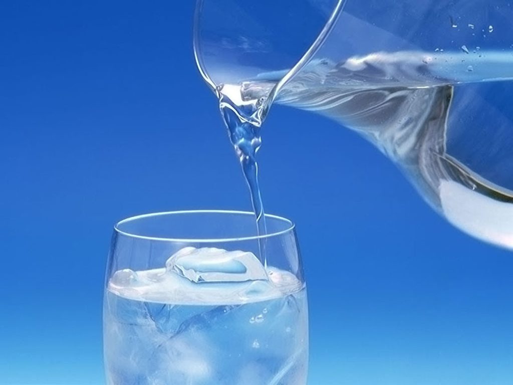Πώς να παγώσετε το ποτό σας μέσα σε μόλις δύο λεπτά (Video)