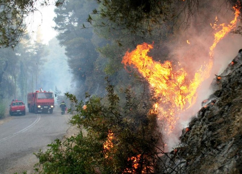 Υπό μερικό έλεγχο οι πυρκαγιές σε Ηλεία και Ωρωπο – Δεν κινδυνεύει η Αρχαία Ολυμπία