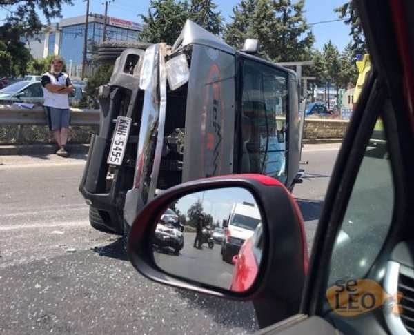 Θεσσαλονίκη: Καραμπόλα με 5 οχήματα στην Εθνική – Τραυματίστηκε οδηγός (Photo)