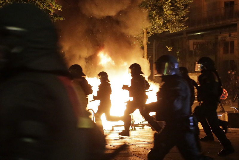 G20: Με αστυνομική καταστολή τερματίστηκε η διαδήλωση στο Αμβούργο (Photos)