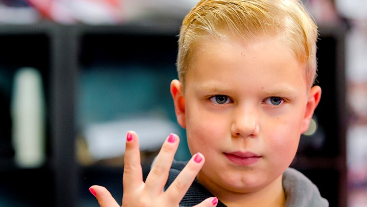 Πέθανε ο 6χρονος Τάιν – Mε το κίνημα “βάψτε τα νύχια σας” συγκίνησε την Ευρώπη
