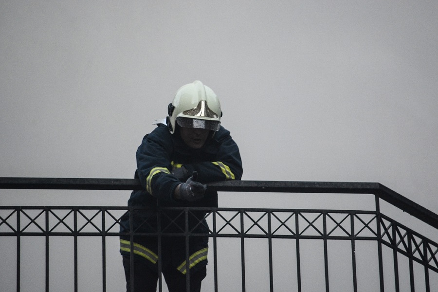 Υπό έλεγχο η πυρκαγιά σε ξενοδοχείο στην Αχαΐα – Αναπνευστικά προβλήματα σε ενοίκους