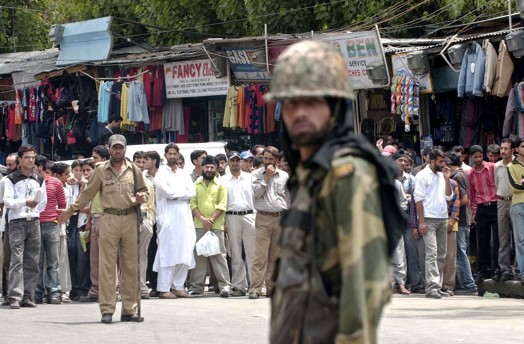 Ινδία: 7 νεκροί από το πυροβολικό του Πακιστάν