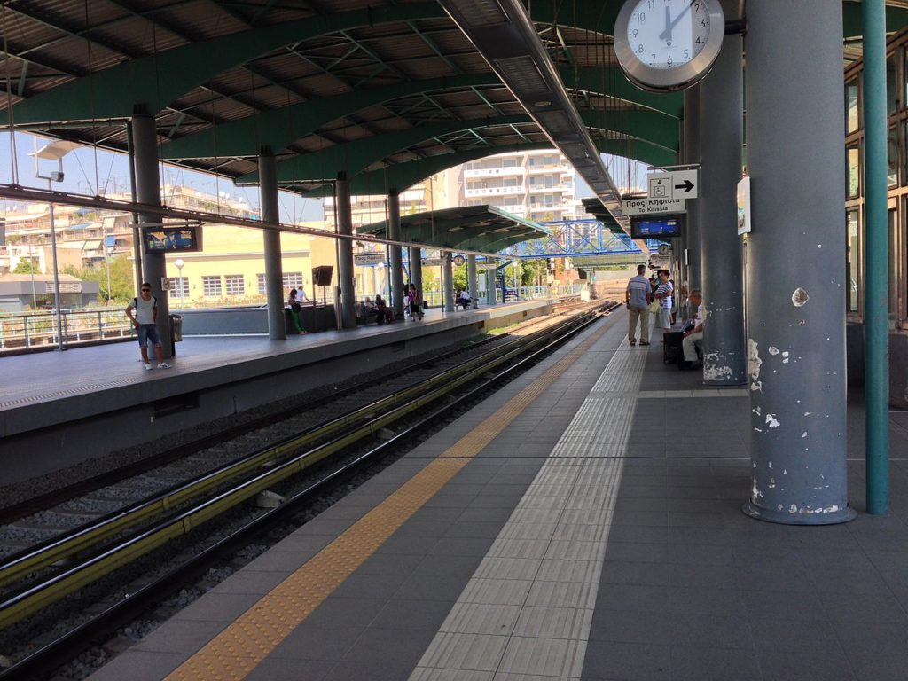 Έκλεισε ο σταθμός «Αττική» του μετρό λόγω καπνού
