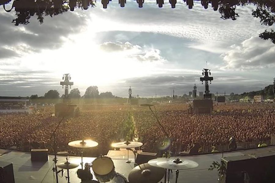 Επικό: Πάνω από 65.000 άτομα τραγουδούν το «Bohemian Rhapsody» σε συναυλία των Green Day (Video)