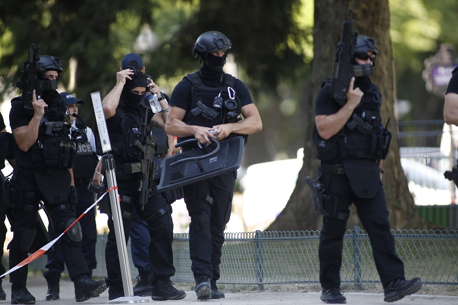 «Φρούριο» το Παρίσι για την επίσκεψη Τραμπ – Κινητοποιούνται 11.000 αστυνομικοί