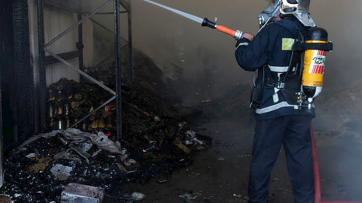 Τρεις πυροσβέστες τραυματίες σε πυρκαγιά στο Ζευγολατιό Κορινθίας (Video-Photos)