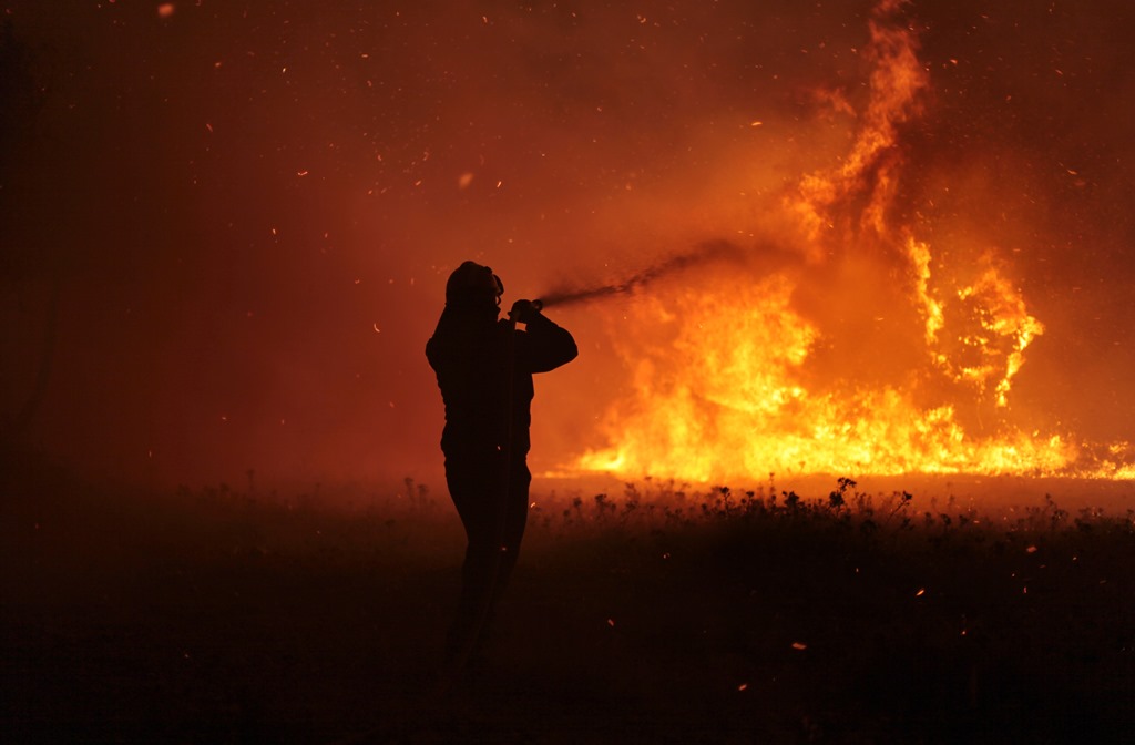 Χανιά: Ολονύχτια μάχη με τις φλόγες