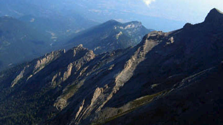 Συνεχίζεται το θρίλερ για τον απεγκλωβισμό 30χρονου ορειβάτη στον Όλυμπο