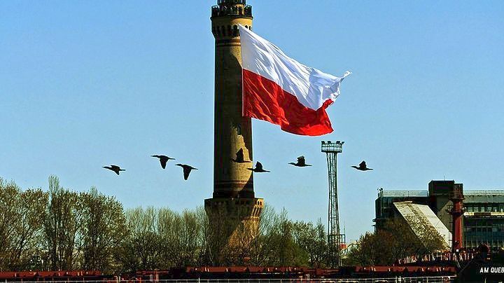Κατσίνσκι: «Πολιτική» η παρέμβαση της Κομισιόν για το κράτος δικαίου στην Πολωνία
