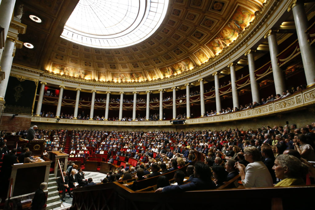 Γαλλία: Οι πολιτικοί δεν θα μπορούν να προσλαμβάνουν συγγενείς τους