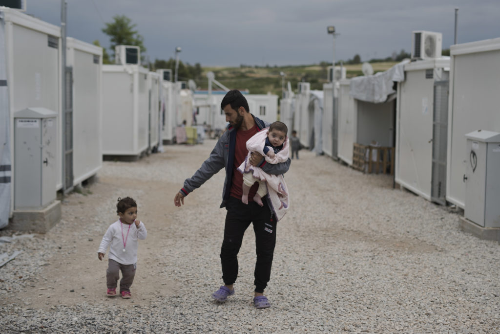 Στο ΣτΕ το Ελληνικό Συμβούλιο για τους Πρόσφυγες – «Να ακυρωθεί ο περιορισμός κυκλοφορίας στα νησιά»