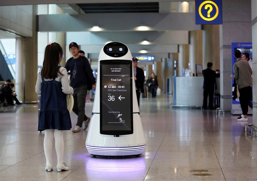 Νότια Κορέα: Ρομπότ βοηθούν τους ταξιδιώτες στο αεροδρόμιο της Σεούλ