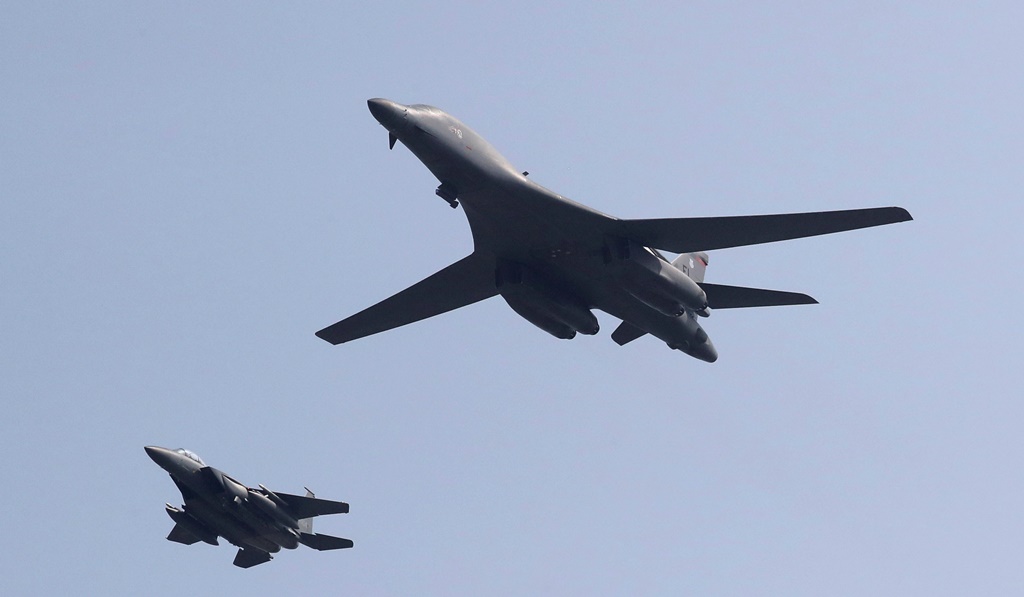 Αμερικανικά βομβαρδιστικά πέταξαν πάνω από την Κορέα