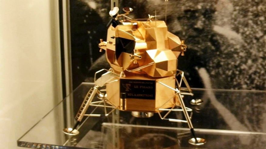 Κλάπηκε χρυσή σεληνάκατος από το μουσείο του Νιλ Άρμστρονγκ