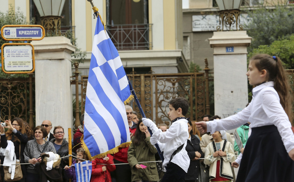 Το υπουργείο Παιδείας απαντά στη ΝΔ για τους σημαιοφόρους: Λυπούμαστε που επιμένετε σε αναχρονισμούς