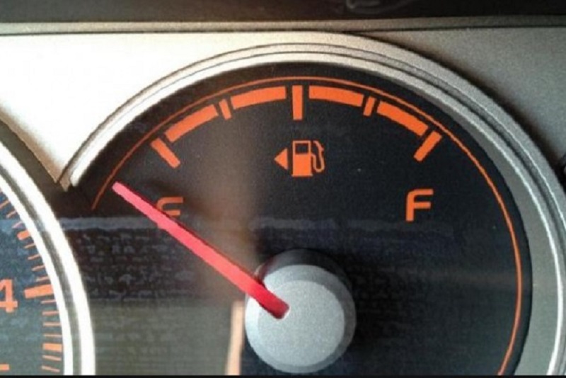Ηράκλειο: Τρυπούν τα ρεζερβουάρ των αυτοκινήτων για να κλέψουν βενζίνη